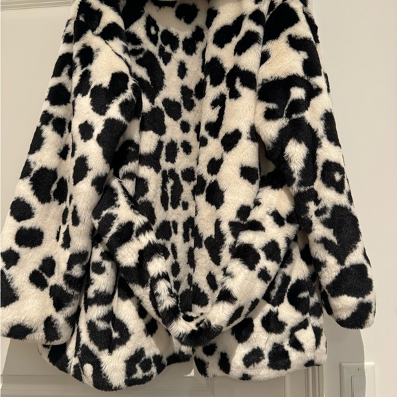 Grace Faux Fur Coat in Monochrome Leopard
DUNDAS x REVOLVE - Picture 7 of 7
